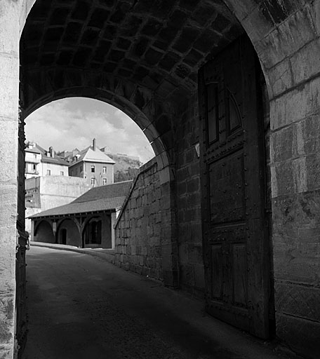 Enceinte de ville. Front ouest. Contregarde (bastion 85). Avant porte d'Embrun : vantail.