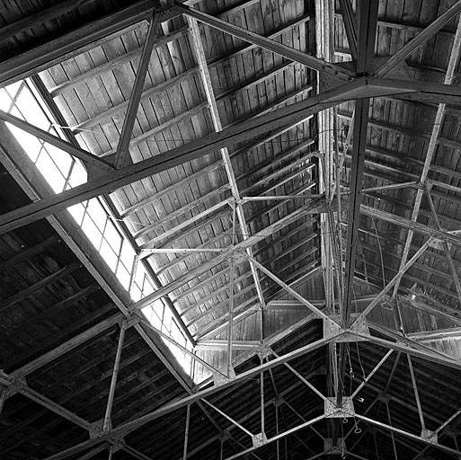 Bâtiment 010. Détail de la charpente et du lanterneau.