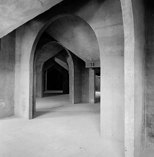 Bâtiment 010. Sous-sol. Trémie inférieure du silo à grains n° 14.