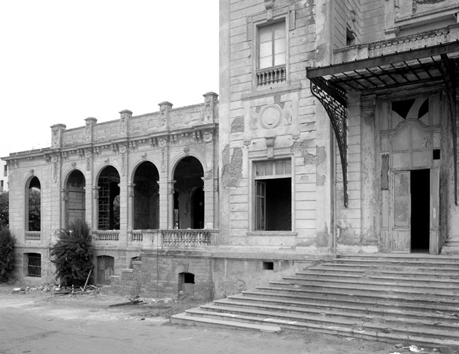 Façade sud. Aile ouest. Vue de volume.