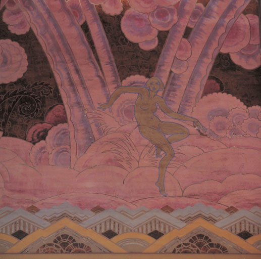 Rez-de-chaussée surélevé. Salle de spectacle. Décor peint. Vue partielle.