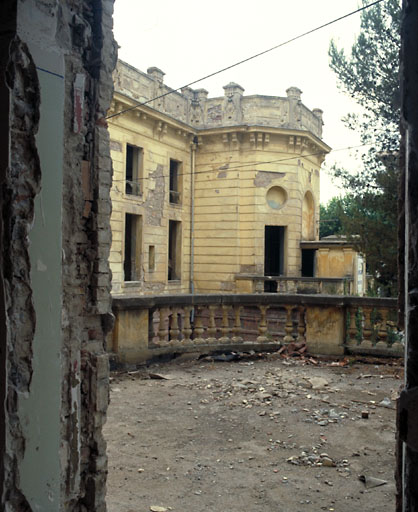Aile ouest. Elévation nord. Vue de volume prise du nord-est.
