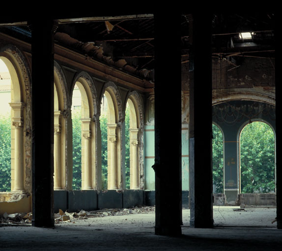 Rez-de-chaussée surélevé. Aile ouest. Salle de boules. Vue d'ensemble depuis le hall sud.