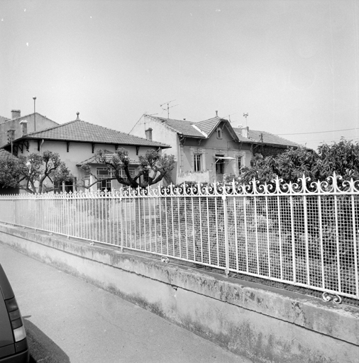 Impasse Charles Gounod. Section CM, parcelles 64-65. Façades sud-est sur jardin.