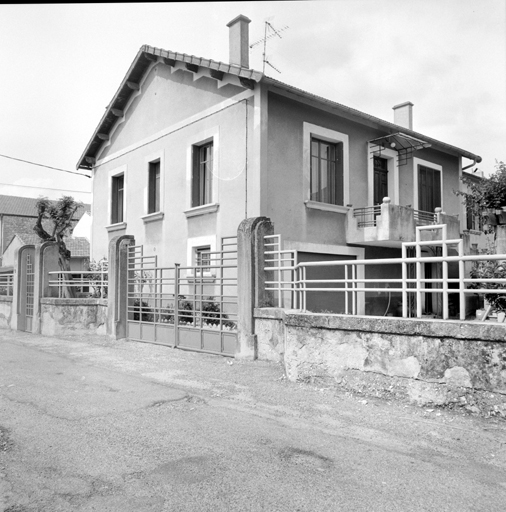 Avenue de Provence. Section CE, parcelle 440. Vue de volume prise du sud.