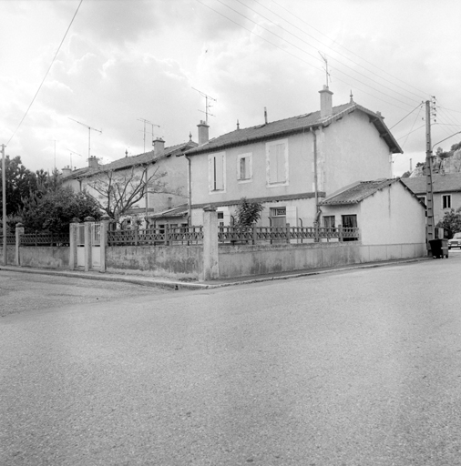 Rue Honoré de Balzac. Section CI, parcelles 20-22. Elévations sud-est sur jardin.