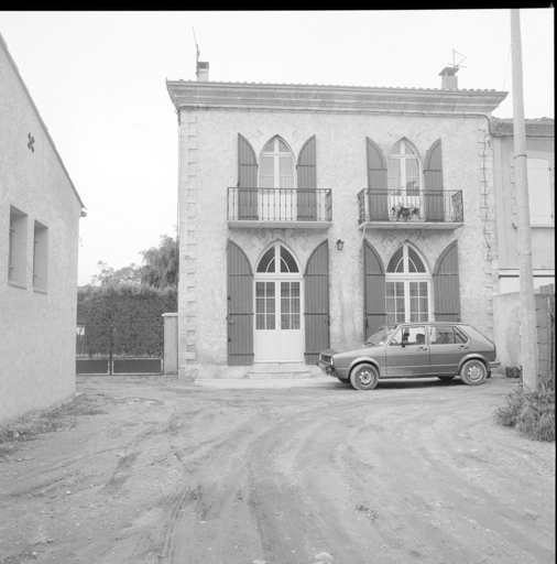 Impasse, côté ouest de l'allée Guende. Section CI, parcelle 451. Elévation antérieure sud-ouest.