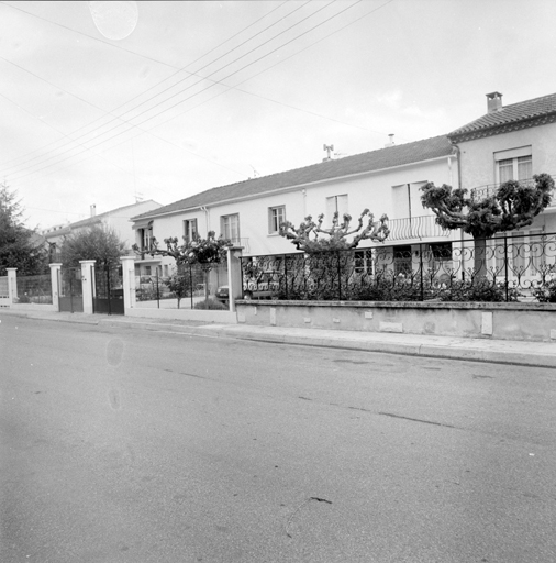 Allée des Abeilles, maisons (parcelles CH 71 à 74), façades antérieures sud. ; Allée des Abeilles. Section CH, parcelles 71-74. Façades antérieures sud.