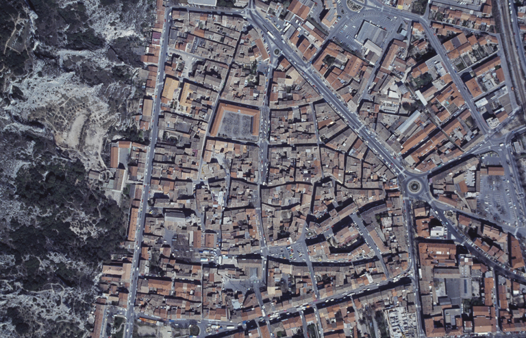 Centre-ville, vue aérienne verticale.