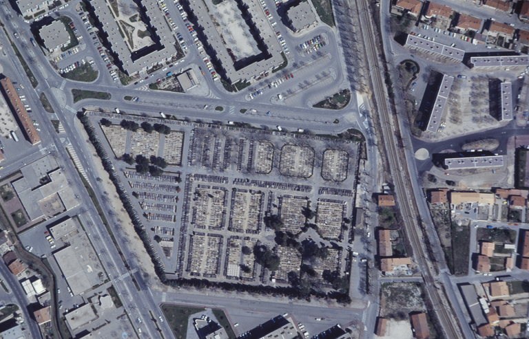 Cimetière, vue aérienne verticale rapprochée.
