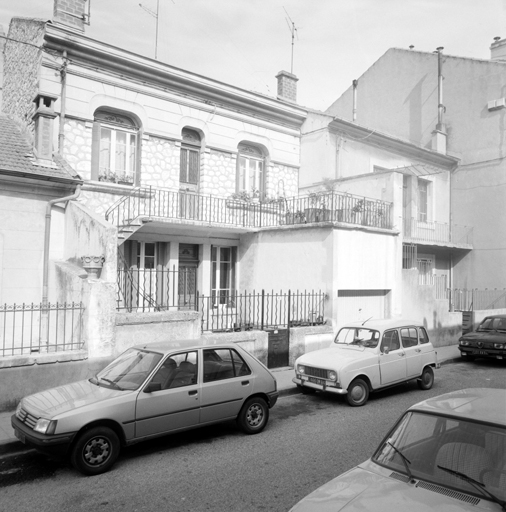 Rue Jean Mermoz. Section CL, parcelles 95-96. Façades antérieures est.
