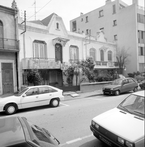 Avenue Jean Jaurès. Section CK, parcelles 399 et 400. Immeuble à logements ouvriers (traverse des Casernes)