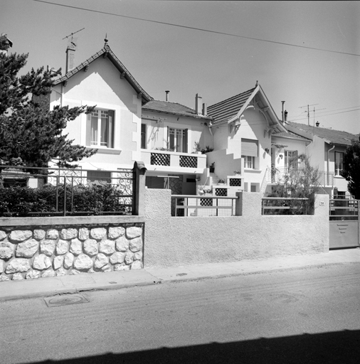 Avenue Bougnas Véran. Section CE, parcelles 121-123. Elévations antérieures sud sur jardins.