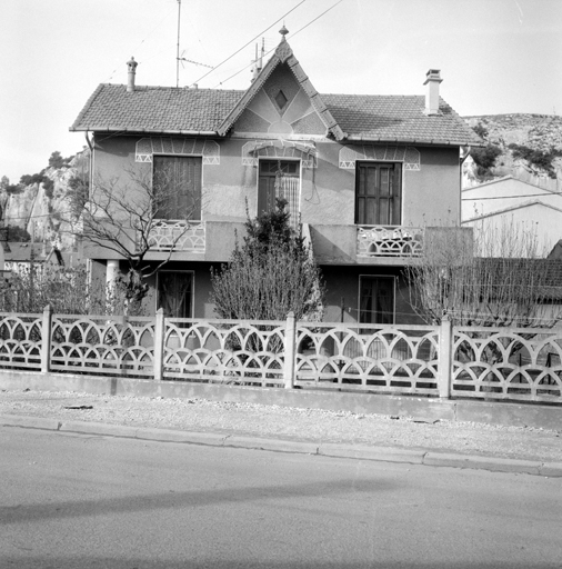 Avenue Auguste Bertrand. Section CI, parcelle 28. Façade antérieure sud.