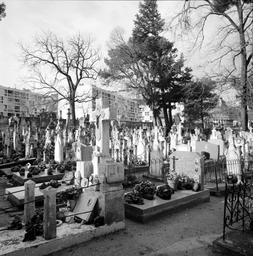 Cimetière, boulevard faubourg des Condamines : vue partielle de la partie sud, prise depuis de sud-ouest.