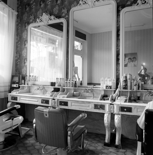 Intérieur, vue de volume des lavabos.