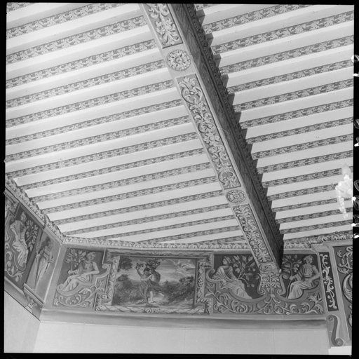 Premier étage, pièce Bb, frise peinte, cartouche 1.