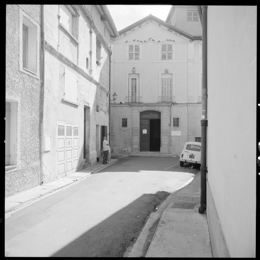 Façade ouest, les deux travées de l'entrée.
