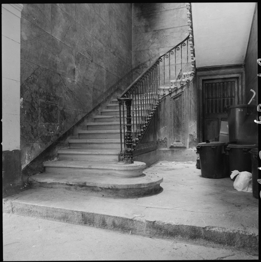 Cage d'escalier.
