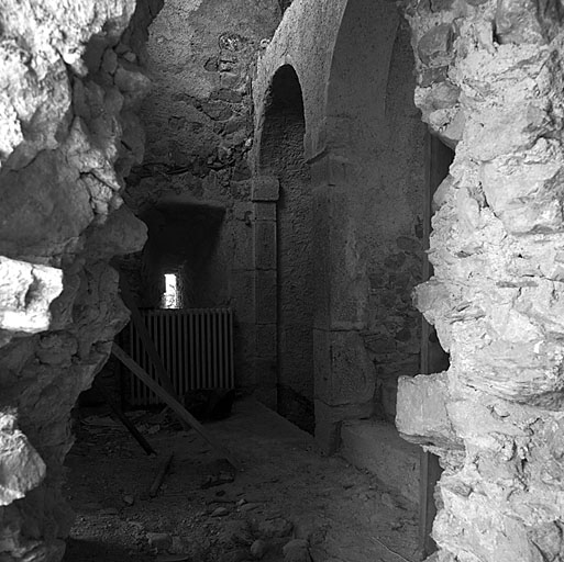 Caserne A. Cage d'escalier. Palier intermédiaire du rez-de-chaussée.