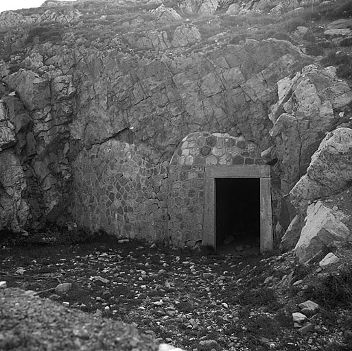 Ancienne poudrière. Entrée.