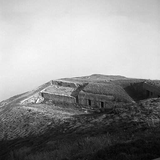 Batterie sud. Positions de pièces et abris bétonnés.