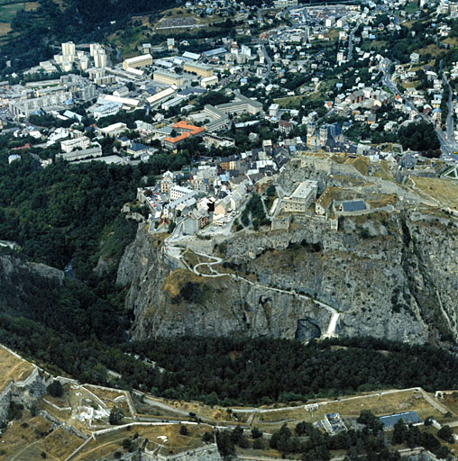 Vue aérienne prise de l'est.