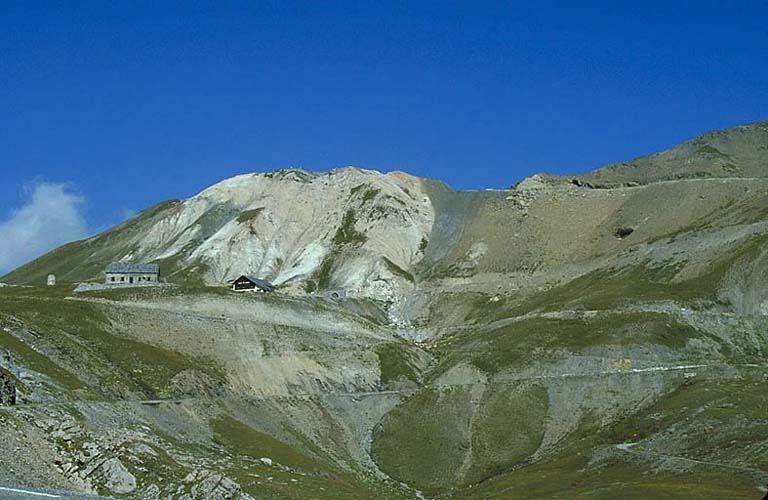 Vue d'ensemble prise du sud, depuis la route du Lautaret.