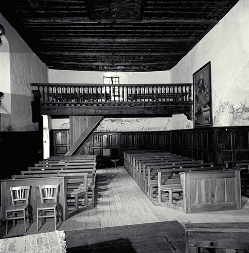 Vue du choeur vers la tribune.