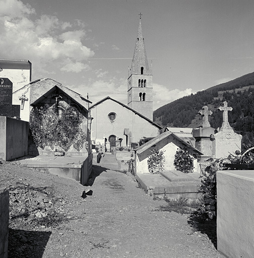 Eglise Saint-Jean-Baptiste. Chevet. Vue d'ensemble prise de l'ouest.