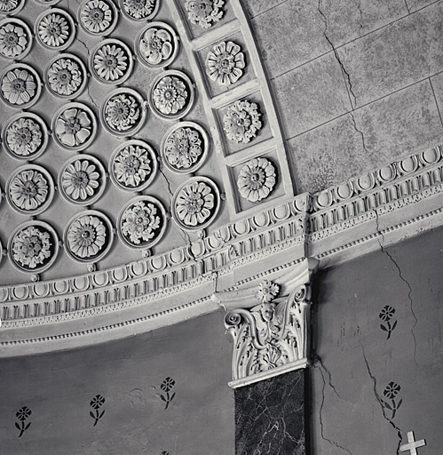 Eglise Saint-Jean-Baptiste. Choeur. Vue de détail du décor de gypserie.