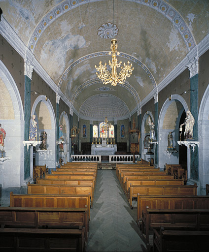 Eglise Saint-Jean-Baptiste. Nef. Vue d'ensemble prise vers le choeur.