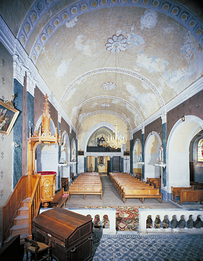 Eglise Saint-Jean-Baptiste. Nef. Vue d'ensemble prise du choeur vers la tribune.