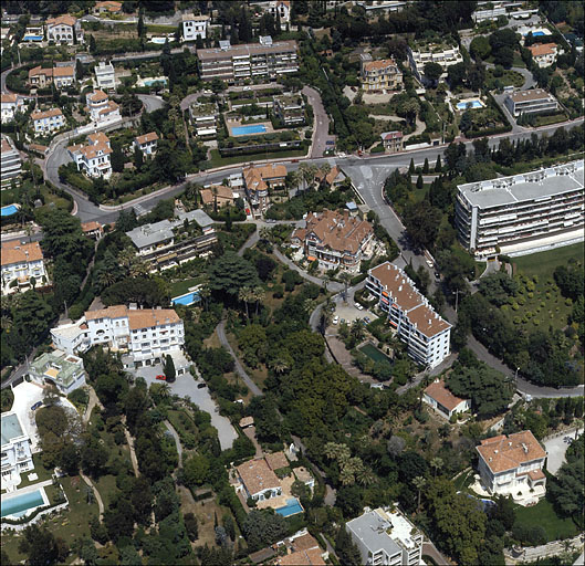 Vue aérienne prise du sud.