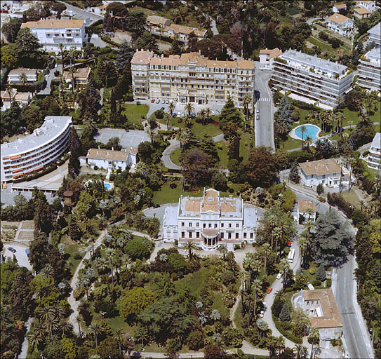 Vue aérienne prise du sud.