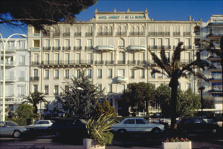 Façade antérieure sud. Corps central.