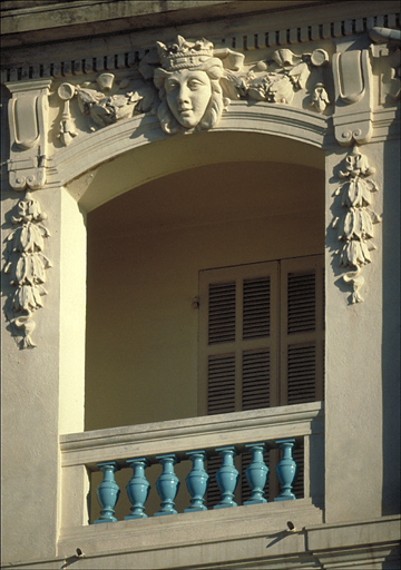 Façade antérieure sud. Aile droite. 7e niveau. Loggia.