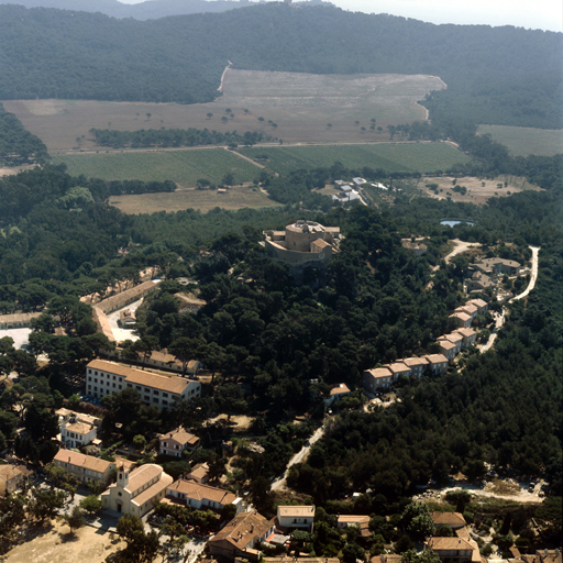 Vue aérienne prise du sud.