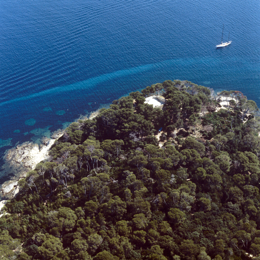 Vue aérienne prise du sud-ouest.