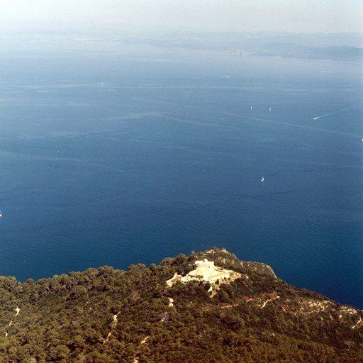 Vue aérienne prise du sud-est.