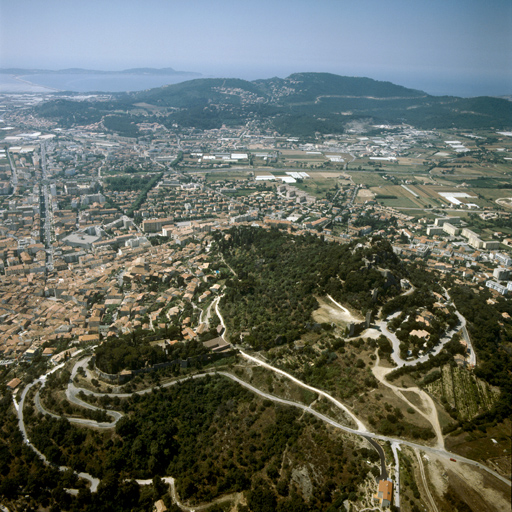 Vue aérienne d'ensemble prise du nord.