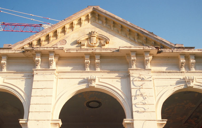 Façade nord. Vue partielle sur la travée centrale.