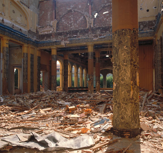 Rez-de-chaussée surélevé. Vestibule sud. Vue de volume prise vers le sud-ouest.