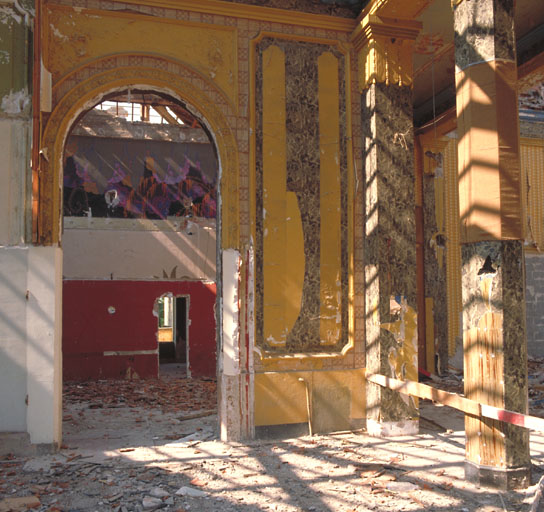 Rez-de-chaussée surélevé. Aile ouest. Salle des boules. Angle nord-est, vue prise du sud.