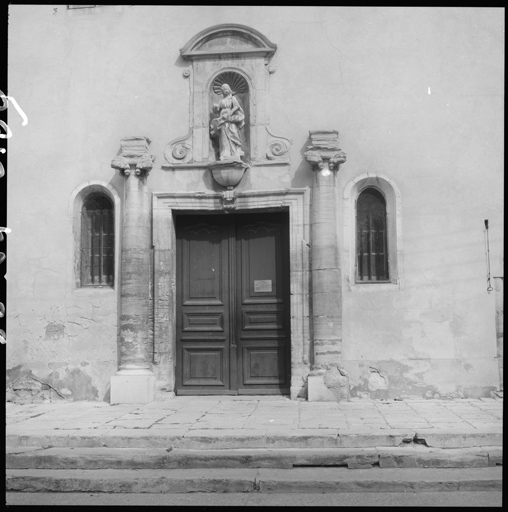 Façade ouest, portail.