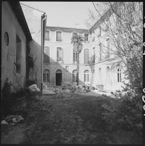 Hôtel B. Elévations de A et B sur la cour est.