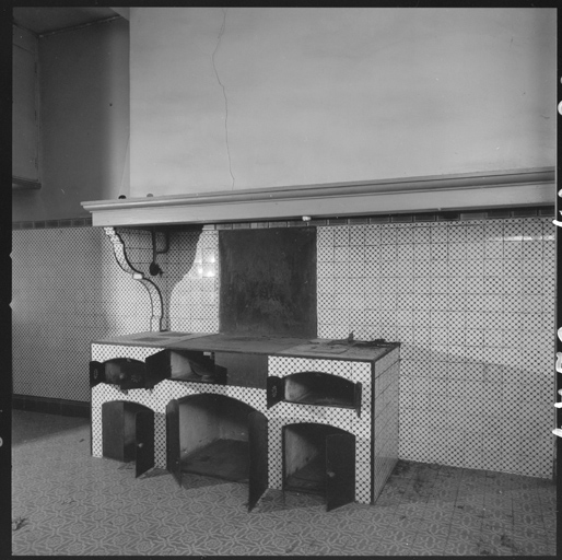 Hôtel A. Premier étage, cuisine Cf.