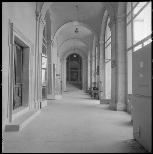 Rez-de-chaussée, vestibule, vue d'ensemble;