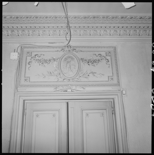 Hôtel A. Premier étage, pièce Cb-Cd, dessus de porte.