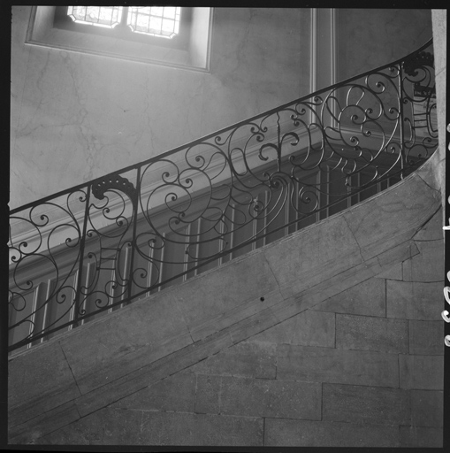 Hôtel B. Cage d'escalier Db, détail de la rampe en fer forgé.